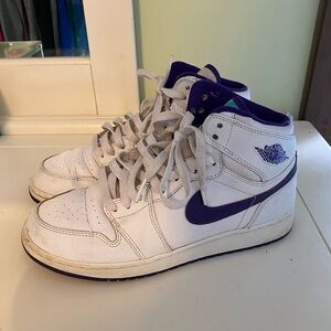 Nike Air Jordan 1 Retro High Top Sneakers, White/Purple Size 6.5Y/Women’s 8.